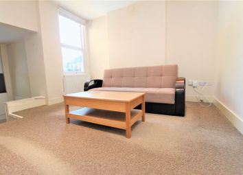 2 Bedrooms Flat to rent in Sidney Avenue, London N13