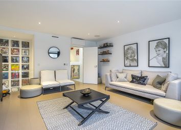 Thumbnail Terraced house for sale in Pinnacle Close, London