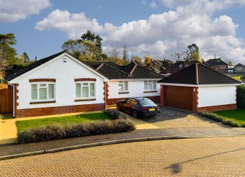 5 Bedrooms Bungalow for sale in Kings Mead, South Nutfield, Surrey RH1