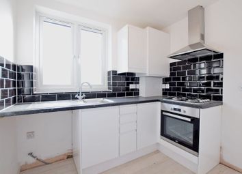 2 Bedrooms Flat to rent in Hatch Lane, Chingford, London E4