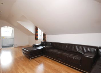 3 Bedrooms Flat to rent in Royal Drive, London N11