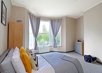 HMO Property To Let - Trendy Double Ensuite Room - Only 7 Mins By Train To Leeds City Centre!!!