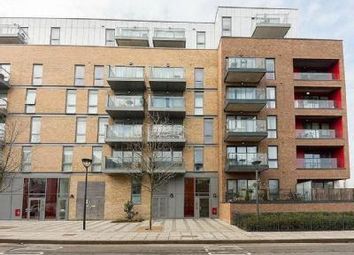 3 Bedrooms Flat to rent in Stanley House, Saracen Street, London E14