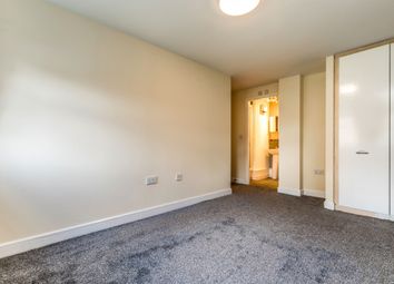 2 Bedrooms Flat for sale in Navigation Drive, Apperley Bridge, Bradford BD10