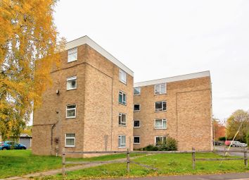 2 Bedrooms Flat for sale in Tunworth Court, Tadley RG26