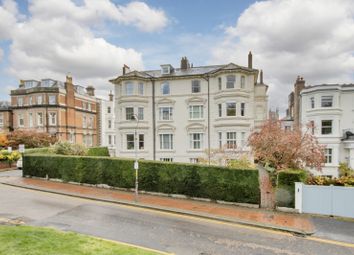 3 Bed Unfurnished Flat