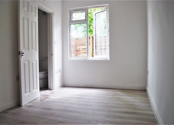 1 Bedrooms Studio to rent in The Birches, Heathside, Whitton, Hounslow TW4