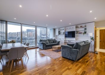 Thumbnail 3 bed flat to rent in Palace Street, London