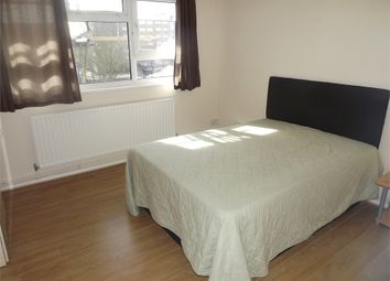 2 Bedrooms Flat to rent in Studley Road, London SW4