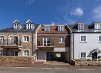 Thumbnail Flat to rent in New Road, Grouville, Jersey