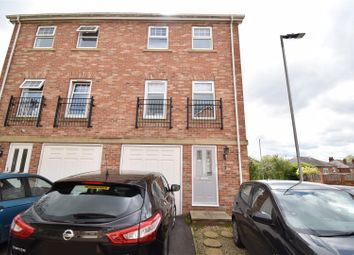Thumbnail Town house to rent in The Courtyard, Wakefield