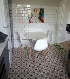 75 Bracklyn - New Table And Chairs 23 April.Jpg