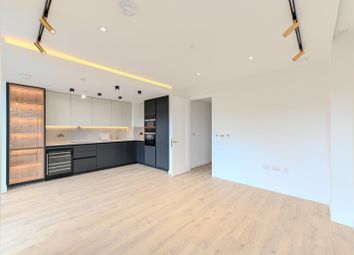 Thumbnail Flat to rent in Siena House, Bollinder Place, London