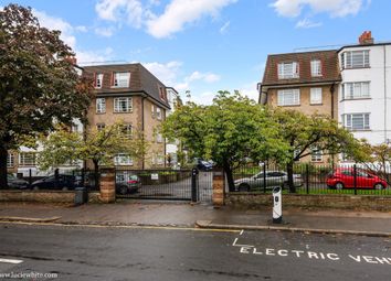 Thumbnail 3 bed flat to rent in Woodside, London