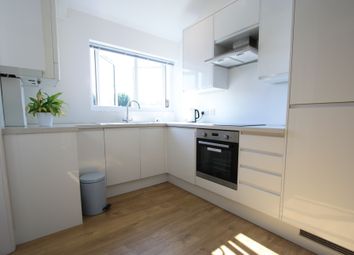 2 Bedrooms Flat to rent in Brighton Road, Croydon CR2