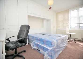 3 Bedrooms Flat to rent in Watford Way, London NW4