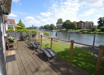 3 bed detached bungalow for sale in Felix Lane, Shepperton TW17