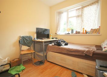 1 Bedrooms Flat to rent in Heath Park Court, Romford, Greater London RM2