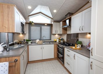 Thumbnail 2 bed mobile/park home for sale in Thriftwood Country Park, Plaxdale Green Road, Stansted, Seven Oaks, Kent