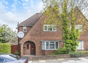 3 Bedrooms Semi-detached house for sale in Kingsley Wood Drive, London SE9
