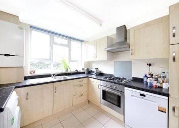 3 Bedrooms  to rent in Silverthorne Road, London SW8