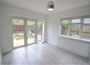 Thumbnail 3 bedroom flat to rent in Purves Road, London
