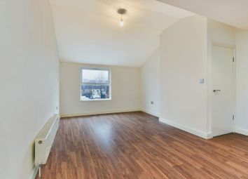 2 Bedrooms Flat to rent in Greyhound Lane, London SW16
