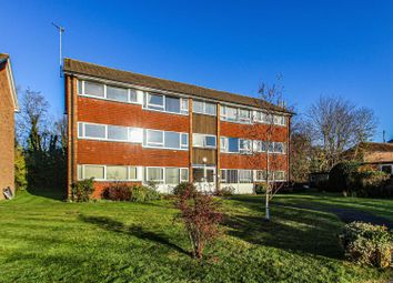 Thumbnail Flat to rent in Master Close, Oxted