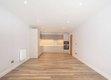 Thumbnail Flat to rent in Albert Road EN4, New Barnet, Barnet,