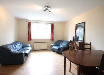 2 Bedrooms Flat to rent in Armoury Road, London SE8