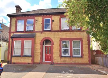 Thumbnail Flat for sale in Queens Road, Wallington