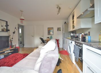 Thumbnail Flat to rent in Linden Walk, Archway, London
