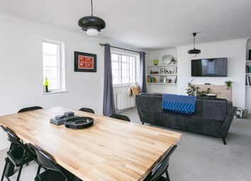 2 Bedrooms Flat for sale in Streatham High Road, London SW16