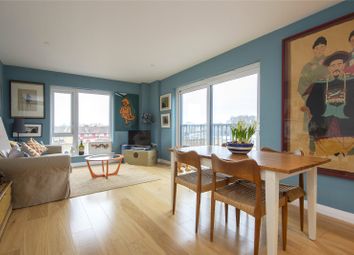 2 Bedrooms Flat for sale in Cresset Road, London E9