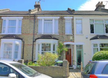 2 Bedrooms Flat to rent in Russell Road, London N13