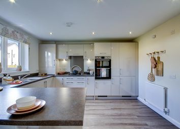 3 Sided Kitchen With Lots Of Storage