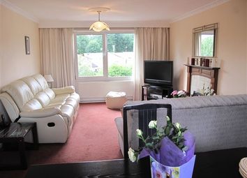2 Bedrooms Flat to rent in Gravetye Close, Crawley RH10