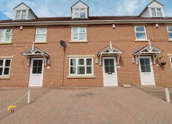 3 Bedrooms Town house for sale in Queen Street, Thorne, Doncaster DN8