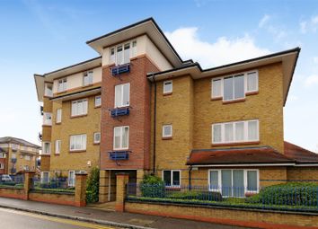2 Bedrooms Flat to rent in Castleview Close, London N4