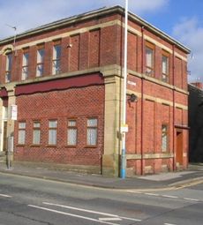 2 Bedrooms Flat to rent in Ripponden Road, Oldham OL4