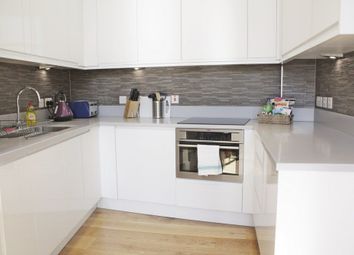 Thumbnail 1 bed flat to rent in St Mary At Hill, London