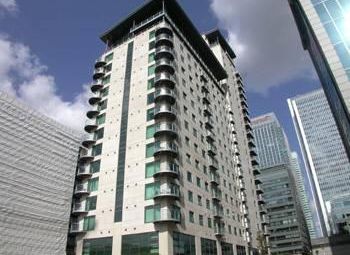Thumbnail Flat to rent in Discovery Dock East Tower, South Quay, Canary Wharf, London