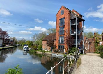 Thumbnail Flat to rent in The Granary, West Mills, Newbury