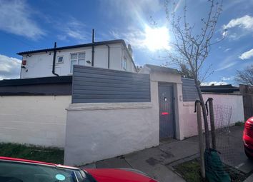Thumbnail Flat for sale in Bywood Avenue, Croydon