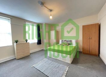 Thumbnail Room to rent in Bakers Row, London