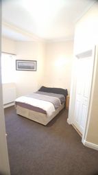1 Bedrooms Flat to rent in Devonport Road, Shepherds Bush, London W12