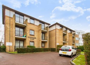 2 Bedrooms Flat for sale in Queensgate Court, Alexandra Grove, North Finchley N12