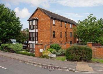 Thumbnail Flat to rent in Farriers Road, Epsom