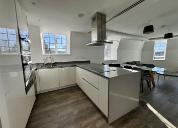 Thumbnail 2 bed flat to rent in Wellgarth Road, London