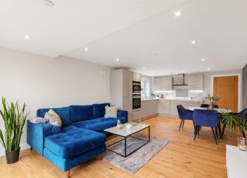 Thumbnail Flat for sale in Garratt Lane, Earlsfield, London